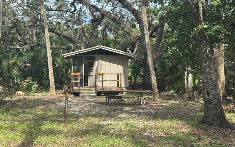 Hontoon Island Small Cabin exterior with screened porch